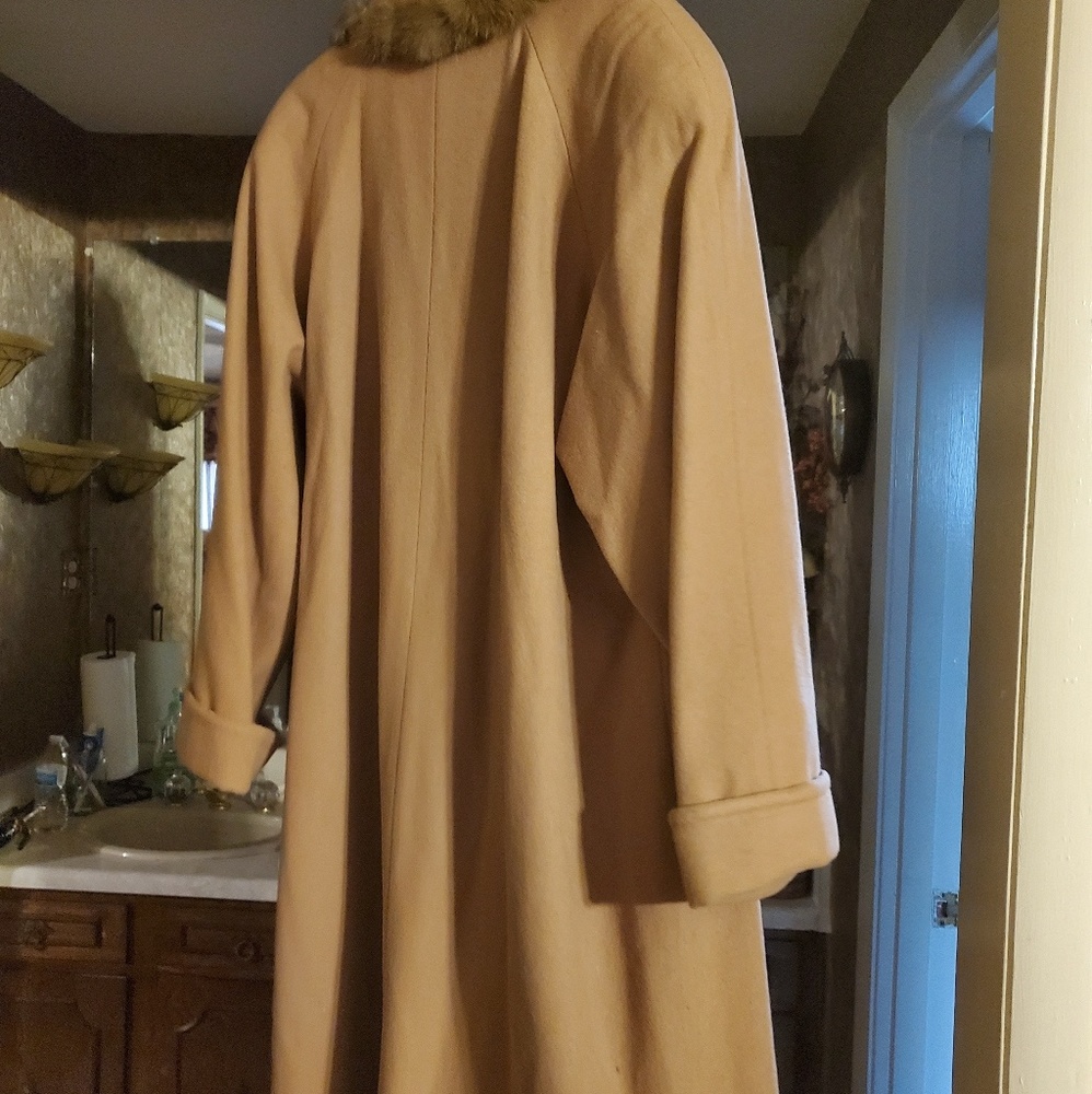 Coat - Picture 5 of 6